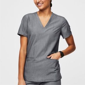 FIGS Charcoal Grey Three Pocket Short Sleeve Top Size Small